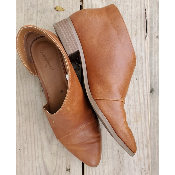 Cutout booties - Picture 2 of 4